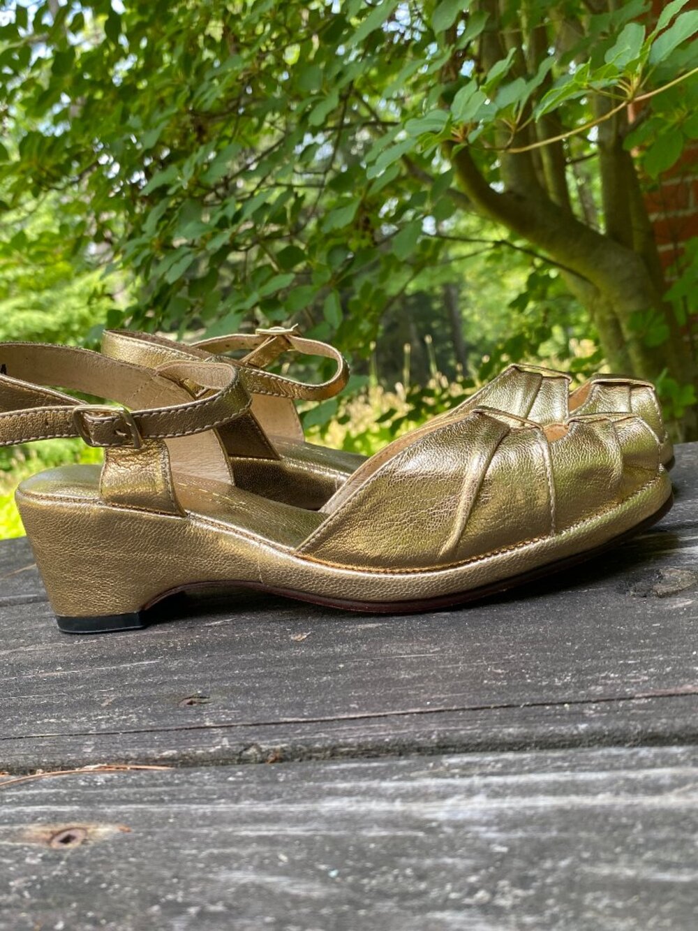 NEW Gold REMIX Vintage Brand Pleated Toe Wedge Leather Sandals - Size 6 - Picture 6 of 9
